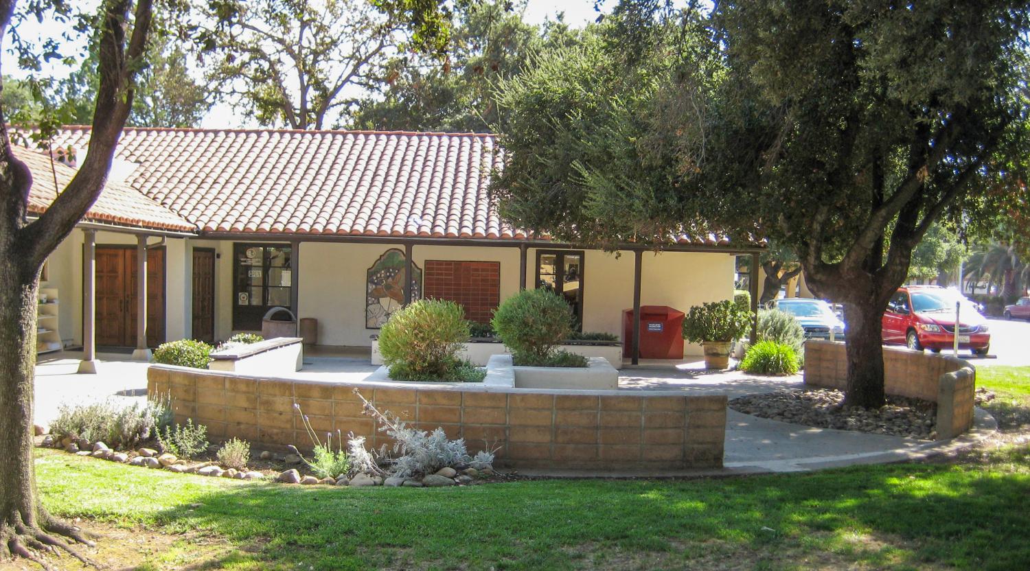 Existing exterior view of library